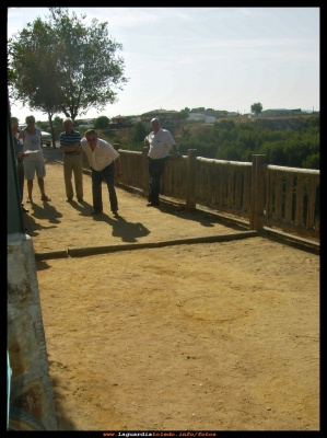 Tángano
Domingo 18 de Septiembre del 2011, competición de petanca y Tángano en el Paseo del Norte. Lo organiza el hogar del pensionista San José.
Palabras clave: Conpetición de Petanca y Tángano hogar San José