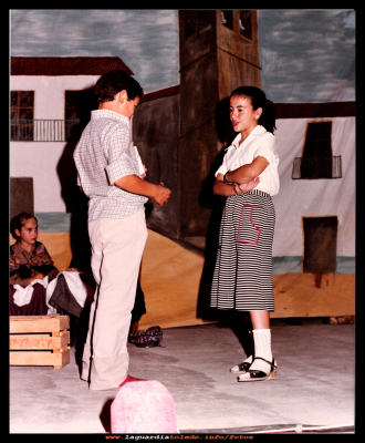  Teatro
Teatro en Jesús 1980, Jaime González, Mª Carmen Pedraza y sentada Ana Isabel Campaya.
Palabras clave: Teatro en Jesús 1980
