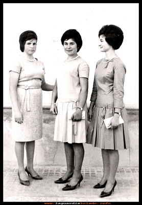 TRES AMIGAS
Tres amigas: Pilar, Victoria y Angelita, fiestas 1963. 
Palabras clave: amigas  fiestas