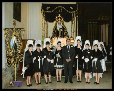 Viernes Santo 2009
Reina, damas y mantenedor, Semana Santa del 2009
Rocío Roncero, Mª Ángeles León, Elena Tacero, Rita Fernández, Mario Fernández, Pilar Aguilar, Mª Elvira Espada y Gema Mª Lázaro. 

Palabras clave: Semana Santa del 2009