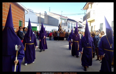 Viernes Santo
Semana Santa (18-4-2014)
Procesión de la Arrodilla, 9 de la mañana.

Palabras clave: Semana Santa  la Arrodilla