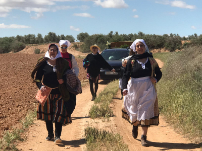 I Romería a la pradera de San Isidro
Proyecto Tupi organiza la I romería a la pradera de San Isidro para concienciar de la rehabilitación de su ermita en ruinas.
En la foto varios de los colaboradores vestidos de época para la cauda. Gracias a todos por vuestra colaboración. Pasamos un día estupendo!!!!
Palabras clave: romeria san isidro