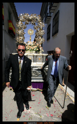 Corpus 2011 - Los que conducen la custodia
Palabras clave: Corpus 2011 - Los que conducen la custodia