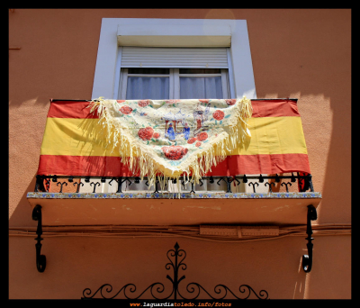 Corpus 2011 - Los que adornan los balcones II
Palabras clave: Corpus 2011 - Los que adornan los balcones II