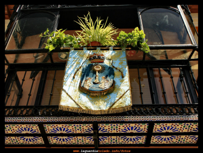 Corpus 2011 - Los que adornan los balcones I
Palabras clave: Corpus 2011 - Los que adornan los balcones I