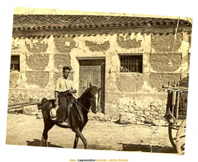 Angelín "Casta" montando en caballo
