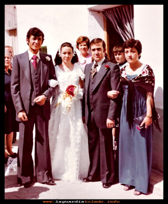 Emilio y Mª Prese
Boda de Emilio Domínguez y  Mª Prese García,  los padrinos Pepe Domínguez y su mujer Charo. Año 1977
Palabras clave: Boda de Emilio y M. Prese