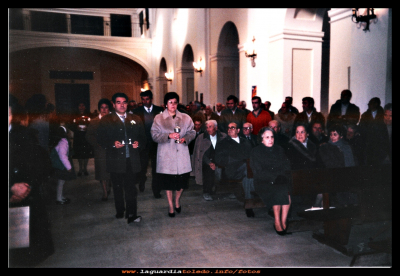 Bodas de oro 1988
Hace 25 años de esta fotografía, fueron en el año 1988 las primeras bodas de oro y plata que se celebraron en La Guardia.
Al día de hoy es ya una tradición, la idea fue de don Florencio, párroco del pueblo en esa época.
Cristóbal Sánchez-Valladares y Juana Guzmán
Palabras clave: año 1988 las primeras bodas de oro y plata 