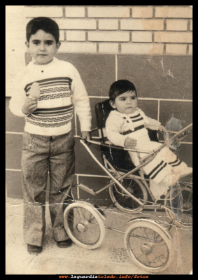 Ino Cabiedas y su sobrino Jesús Peláez, año 1976
Palabras clave: ino jesús chule