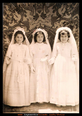 comuniones
Comunión de:  Juana Giménez, Angelita Cabiedas y Juana “Martoca”
Año 1952. 

Palabras clave: Comunión Año 1952
