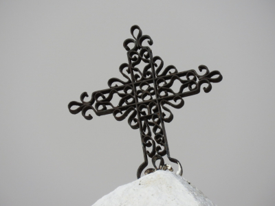 La cruz de la primera capilla de la Ermita del Santo Niño (la que está al lado de la residencia de ancianos)

