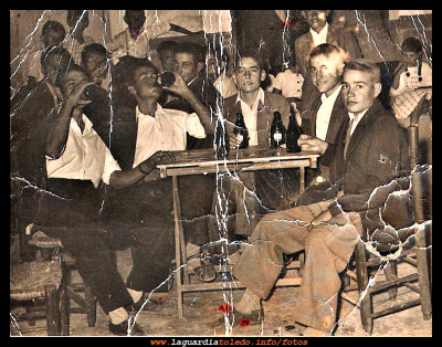  cuadrilla de amigos
Mozos tomando unas  cervezas.
El lugar no es específico
Jesús Pedraza, Antonio Picazo, Justi Tejero y Gregorio Peláez. (Años 50) 

Palabras clave: Mozos (Años 50)