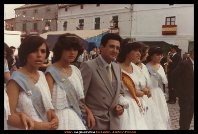 damas 1984
Fiestas patronales 1984, reina, damas y mantenedor, en la plaza Mayor.
FIESTAS, CELEBRACIONES Y TRADICIONES: Fiestas patronales 1984
Palabras clave: 1984, reina, damas y mantenedor