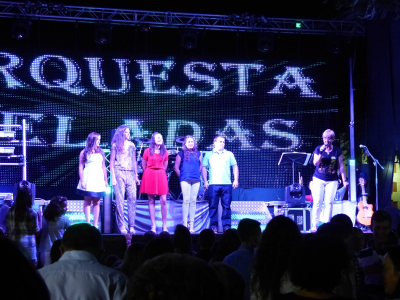 Presentación de la Reina, damas y mantenedor 2014
6 de septiembre de 2014. Presentación oficial de la corte de honor 2014, en la glorieta, por Mª Rosa
Palabras clave: damas 2014