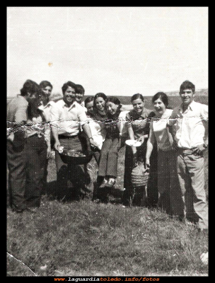 domingo de resurección
Domingo de resurrección, año 1989. En la foto: Angel (de Tembleque) Esperanza Huerta, Marcelino Orgaz, Gregorio Orgaz,  Jesús Tomillo,  Ramona Guzmán, Marina Guzmán, Doro Sánchez, Juli Orgaz, Mari Sánchez y Juan Guzmán.
Palabras clave: Domingo de resurrección, año 1989