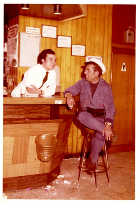 En El Llano. Años 70
[url=http://www.redajo.com/redajoblog/?p=1186][color=navy][i][b]Vídeo actual del Llano extraído de la película de Angeles González Sinde "Una palabra tuya" estrenada en los cines el 22 de agosto de 2008[/b][/i][/color][/url].[/b]
