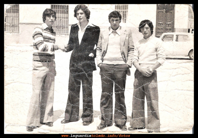 en la plaza
Amigos en la plaza año 1975.
José Pedraza, Cristóbal López, Miguel Fernández y Pedro Rico.

Palabras clave: la plaza año 1975