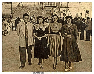 en_la_plaza_con_las_barcas_3_lgt.jpg
