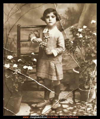 Entre geranios
Angeles Dones. Año 1929.
Palabras clave: Angeles Dones