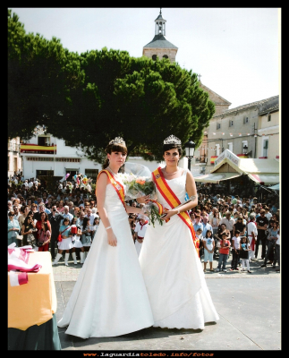 Fiestas 2008
Reina de las fiestas del 2007 Mª Sol Rama, dando la bienvenida a la nueva reina Rita Fernández (24-9-2008)
Palabras clave: fiestas Reina 2008
