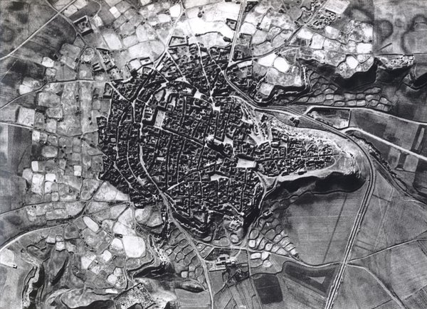 Fotografía aérea de La Guardia 3 de marzo de 1956
LOS ESCENARIOS DE LA VIDA: El municipio y su entorno. Mapas
Palabras clave: Fotografía aérea de La Guardia 3 de marzo de 1956