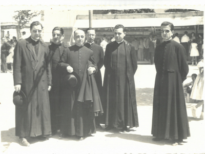 José María de Mora y Vicente González en las fiestas de La Guardia
José Vicente González, el primero por la derecha y José María de Mora, el tercero por la derecha, en la plaza de La Guardia en las fiestas patronales.
