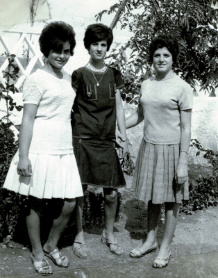 Amigas en el paseo Norte
De izquierda a derecha: Milagros, Mari (Pirola) y Candi (de El Romeral)
