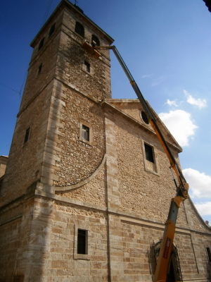 Reparación del reloj de la iglesia. Septiembre 2018
El reloj se instaló en 1898 por parte de Catalino Oliva, abuelo de Julio "el manco". 120 años después está siendo reparado en su ubicación. En aquel entonces se utilizo una banca con unas cuerdas- Hoy una grúa de última generación.
Palabras clave: reparacion reloj iglesia