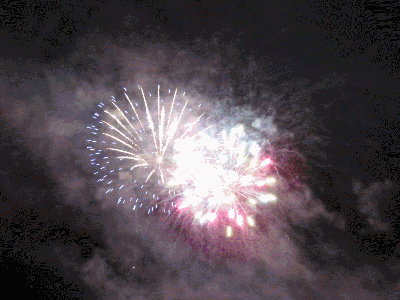 Gif animado de la pólvora nocturna del día 24 de las fiestas 2016 formado por la unión de 22 fotos
