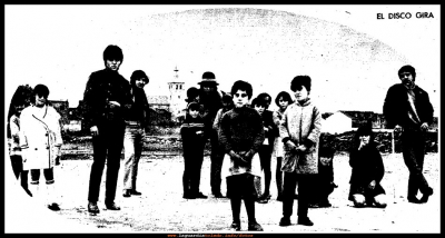Los Íberos en La Guardia 1969
Foto del ABC de 22 de febrero de 1969, de la gira de los Íberos, que describía la noticia: "Apoteósica ha sido hasta la fecha la carrera hacia el éxito de Los Íberos. Además de haber conseguido situar su primer disco, Summertime girl, en listas de venta y popularidad españolas, éste ha aparecido en Gran Bretaña, Bélgica y Suecia y está a punto de hacerlo en Alemania , Francia e Italia.¡No está mal para ser su primer disco!!
Palabras clave: los iberos