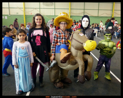Carnaval infantil
Personajes varios en el carnaval infantil 2016
Palabras clave: carnaval infantil 2016