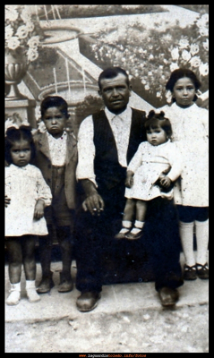 De izquierda a derecha. Eduarda, Florentino, Víctor, Angelita, Victoria.
Palabras clave: familia angelita hijosa 