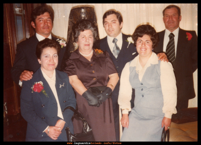 Familia Huete Hernández en la boda de Jesús Huete
Paco, Jesús, Antonio, Presen y Marina Huete. La madrina Juana Hernández.
EL CURSO DE LA VIDA: Las bodas
Palabras clave: boda jesus huete hernandez