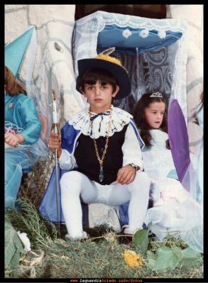 Carroza de "La bella durmiente". Fiestas 1981
Esta carroza obtuvo el 2º premio.
FIESTAS, CELEBRACIONES Y TRADICIONES: < Fiestas patronales 1981
Palabras clave: fiestas 1983, juan angel, principe, pricesas