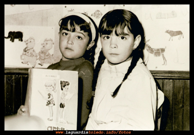 La cartilla
Azucena y Gema Largo Merino, en el colegio 1973.
Palabras clave: el colegio 
