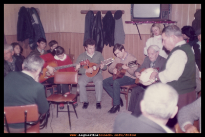 La rondalla
Actuación de la rondalla en el hogar de los mayores 1985
ASOCIACIONES MUSICALES: Coro parroquial
Palabras clave: hogar de los mayores