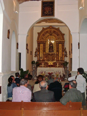Misa ofrecida al Santo Niño en la Ermita
Es típico en La Guardia que muchas familias ofrezcan al Santo Niño una misa en la Ermita y se congregue toda la familia entorno al Patrón de La Guardia para darle gracias por alguna intercesión
