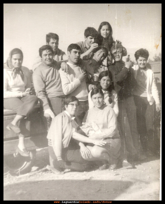 Los amigos
Cuadrilla de amigos de merienda, en el domingo de resurrección de el año 1969.
Margari Mora, Cristóbal, Gregorio Orgaz, Miguel Peláez, Manolo García, Perpetuo Mora, Inés Guzmán, Eduardo, Lourdes Guzmán, Isi Novillo, Mari y Jacoba.
Palabras clave: merienda, en el domingo de resurrección de el año1969.