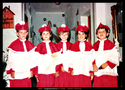 Los monaguillos
Preparados para la actuación  en una obra de teatro. Año 1970.

Por la izquierda: Miguel Angel López, Andres Zamorano, Jesús Guzmán, José Luis López y Víctor Santiago.
Palabras clave: obra de teatro