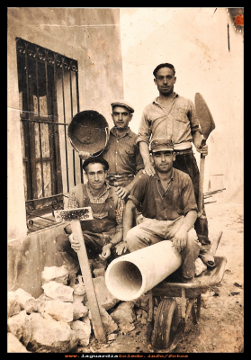 obreros
Haciendo zanjas para el alcantarillado año 1963.
José Pedraza, “cañuelas” “cascarrias” y ¿?

Palabras clave: el alcantarillado