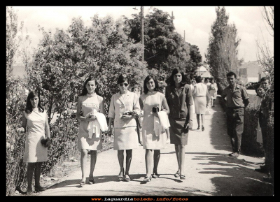 paseando
Paseando por el paso del Norte, Loli, Mari Valle, Inés Orgaz, Magdalena Puerta y Basi Muñoz.
Año 1969.
Palabras clave:  el paso del Norte
