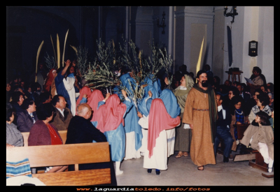 pasion 1ª 1987
Fotografía del año 1987, el primero que se interpreto la pasión dramatizada.
Dirigida por D. Marcelino Casas.

Palabras clave: Año 1987 la pasión dramatizada