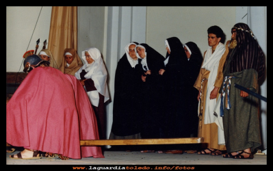 pasion 1ª 1987
Fotografía del año 1987, el primero que se interpreto la pasión dramatizada.
Dirigida por D. Marcelino Casas.

Palabras clave: Año 1987 la pasión dramatizada