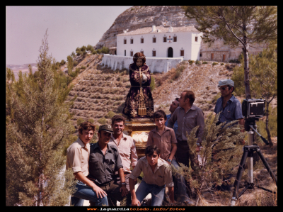 Santo Niño. 1979
1979. el Santo Niño y detrás su ermita.
Entre otros: Vicente Puerta, Angel Navarro (el pinero) Domingo Fernández, Juan Fernando Novillo, Juan Novillo, Antonio Portillo

Palabras clave: El Santo Niño