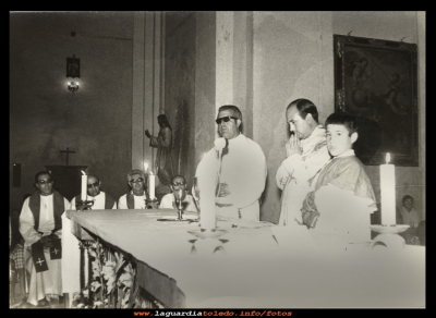 Premonición
20 de julio de 1975 toma de posesión de Don Marcelino "premonicion"  don Florencio don Marcelino y Luis Fernando
INSTITUCIONES: La Parroquia
Palabras clave: Toma posesion Don Marcelino