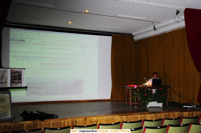 17 de Mayo de 2008. Los preparativos de la presentación de Proyecto Tupi en el Centro Social de La Guardia
Grimores, probando la conexión a internet antes del evento (Por cierto, con un ancho de banda excelente que en ningún momento bajó de 2,5 Mb con lo que los vídeos de alta resolución de la web nunca se paran en la reproducción).
