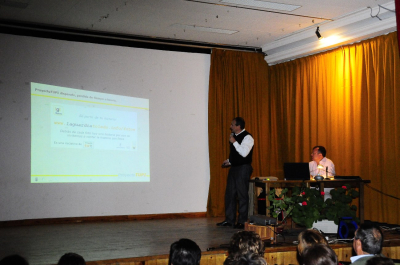 17 de Mayo de 2008. Presentación de Proyecto Tupi en el Centro Social de La Guardia
Nauta, en un momento de su presentación de Proyecto Tupi
