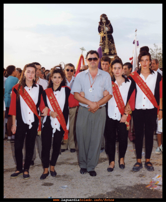 Fiestas patronales 1991
Primer fin de semana de septiembre de 1991. Traemos al Santo Niño al pueblo.
Palabras clave: fiestas 1991 santo niño reina y damas