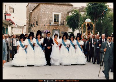 procesión
Procesión del Santo Niño a su paso por la calle Mayor esquina con la glorieta (25-9-1986)
Palabras clave: Procesión del Santo Niño  (25-9-1986)