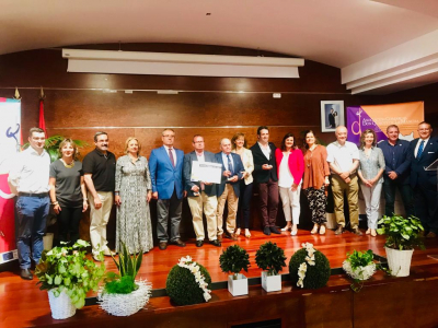 Premio Quijote del año 2019
Entrega ayer del premio "Quijote del Año 2019" que concede la Asociación Comarcal Don Quijote de la Mancha de Ocaña. Este año concedido a Juan Luis Redajo y la Asociación Homiguar
Palabras clave: Quijote del año 2019